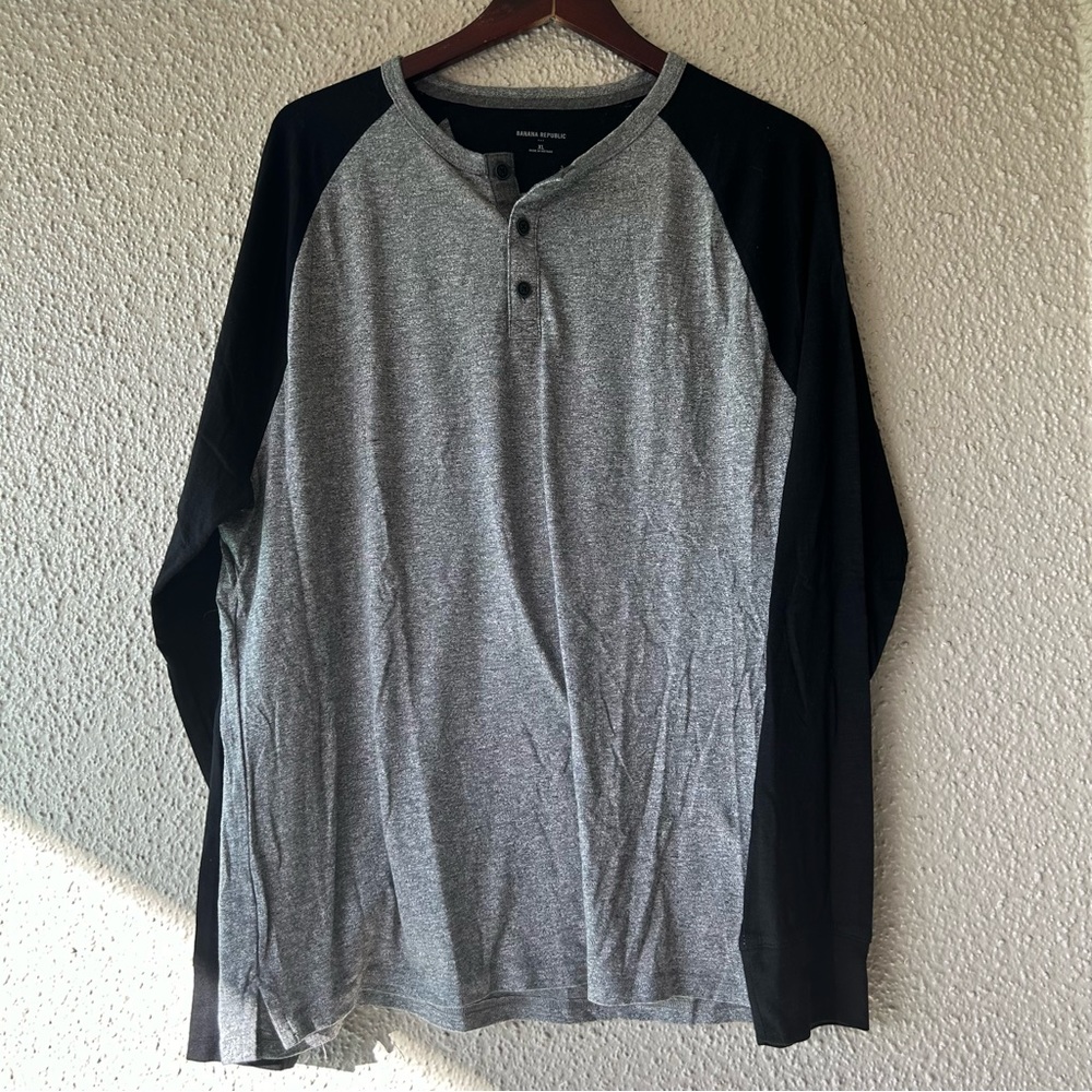 Banana Republic men’s baseball tee henley long sleeve gray and black XL